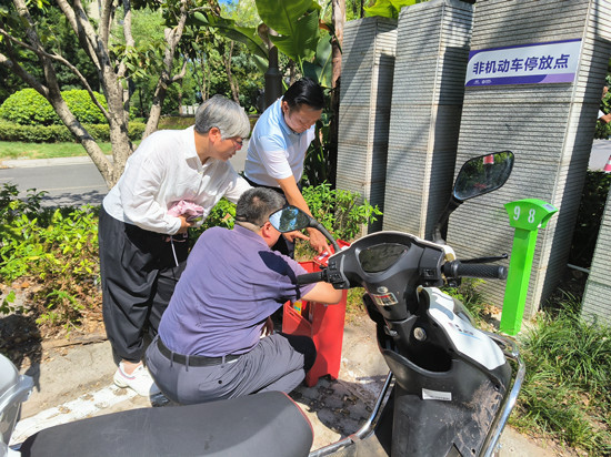 现场检查消防安全情况_副本.jpg
