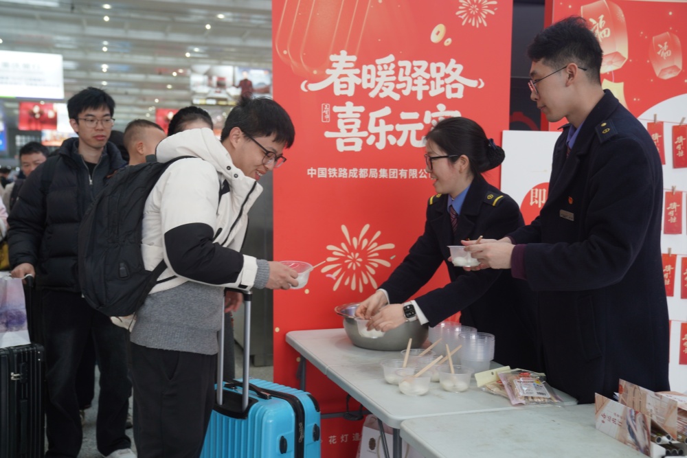 重庆北站&ldquo;春暖驿路 喜乐元宵&rdquo;元宵主题活动（汪亮摄） (11)_副本.jpg
