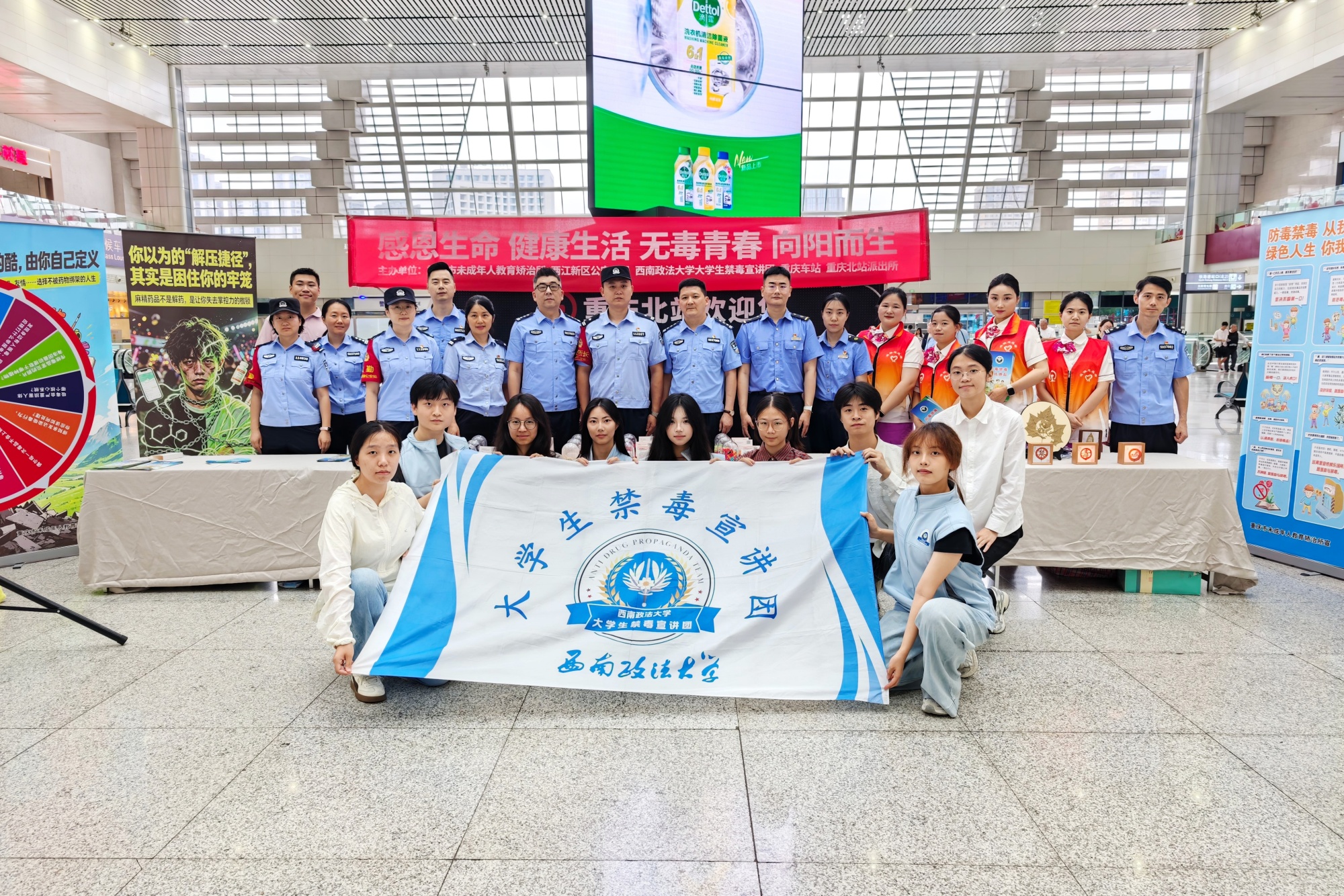 活动现场工作人员合影。汪亮，摄_20260625213344_副本.jpg